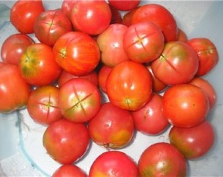 Description de la variété de tomate Kolkhozny, ses caractéristiques et son rendement