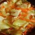 Una receta simple de repollo en escabeche instantáneo con remolacha para el invierno.