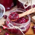 A simple recipe for making cranberry jam for the winter