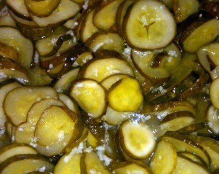 The recipe for how to cook Kremlin hot cucumbers for the winter