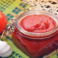 Mga nangungunang 3 mga recipe para sa tomato puree sa bahay para sa taglamig