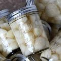 Bagaimana cara mengeringkan bawang putih di rumah dengan betul setelah mencucinya?