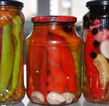 Recetas de pimiento amargo en escabeche Tsitsak en georgiano para el invierno