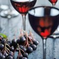 7 easy step-by-step recipes for making chokeberry wine at home