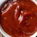 Trin-for-trin opskrift til at lave hjemmelavet ketchup med stivelse til vinteren