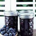 A simple recipe for making blueberry compote for the winter