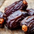 How to determine the presence of worms in dates, and whether they are dangerous, the rules for choosing a product