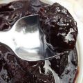 Une recette simple pour faire de la confiture de prune au chocolat pour l'hiver