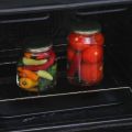 The best ways to sterilize tomatoes in jars and the duration of the procedure