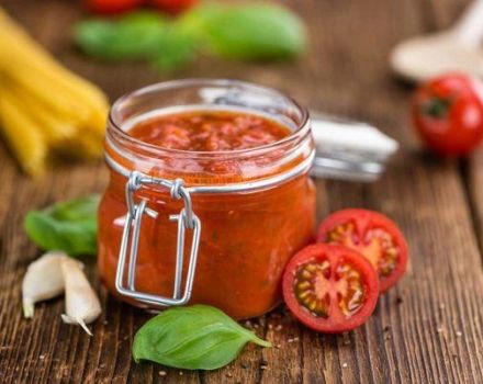 Una receta paso a paso para hacer salsa de tomate con albahaca para el invierno.