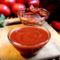 Isang hakbang-hakbang na recipe para sa paggawa ng kanela ketchup para sa taglamig