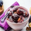 Une recette simple de confiture de prunes aux noix pour l'hiver