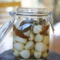 Causes of blue garlic in jars when preserving and pickling cucumbers and tomatoes