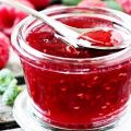 9 recettes avec des instructions étape par étape pour une confiture de framboises de cinq minutes pour l'hiver