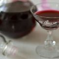 4 recettes simples pour faire du vin de chèvrefeuille à la maison