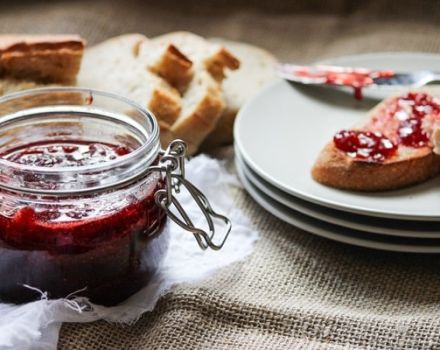 Jednoduchý recept na výrobu jahodového džemu na zimu