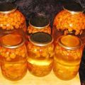 A simple recipe for making cloudberry compote for the winter