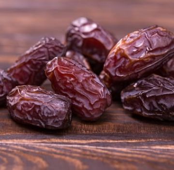 Description of varieties of royal dates, their useful properties and harm