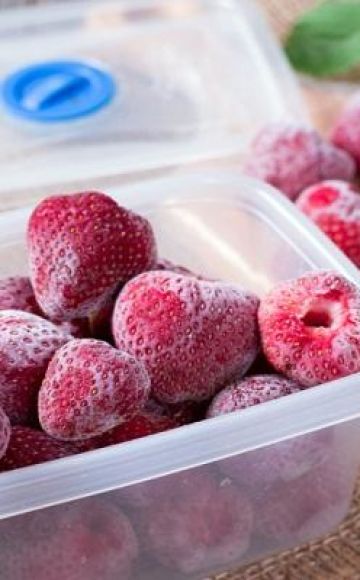 What fruits and berries can be frozen at home for the winter