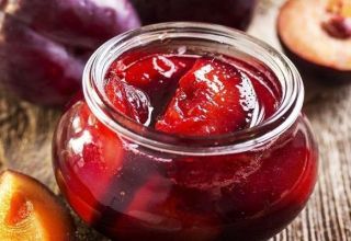 A simple recipe for juice from plums for the winter at home