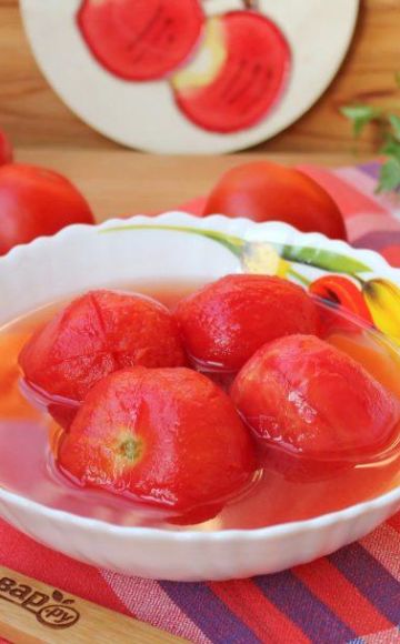 2 deliziose ricette per pomodori pelati in scatola per l'inverno