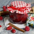 A simple recipe for strawberry jam five minutes for the winter