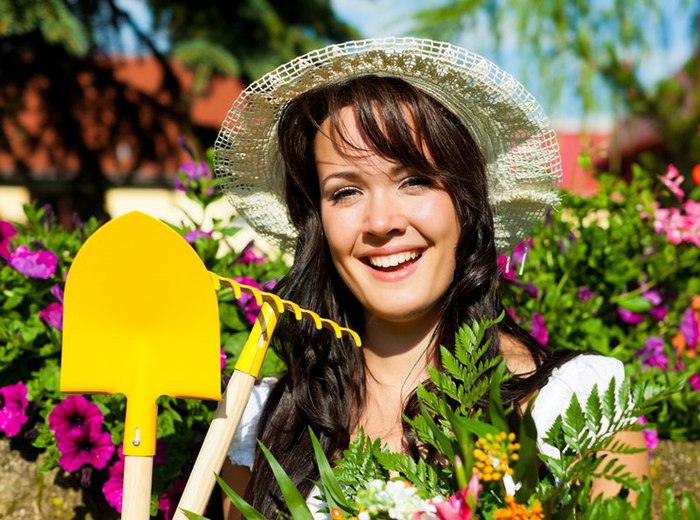 fille dans le jardin