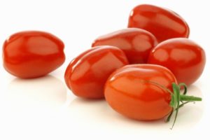 Productivity, characteristics and description of the tomato variety Red rooster