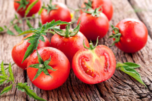 Las mejores y más productivas variedades de tomates para campo abierto e invernaderos en los Urales