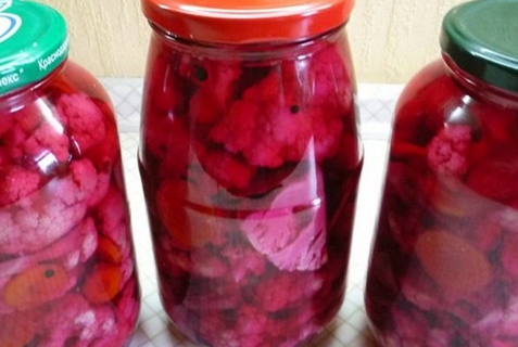 pickled cauliflower with beets in jars