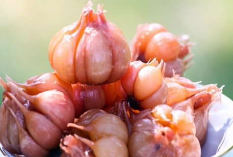 la aparición de ajo en escabeche