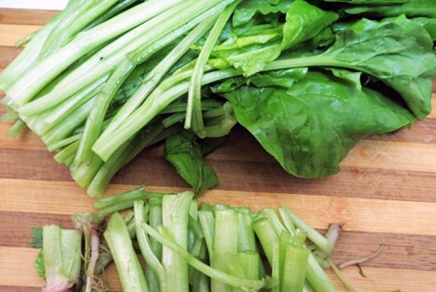 preparing spinach for the winter