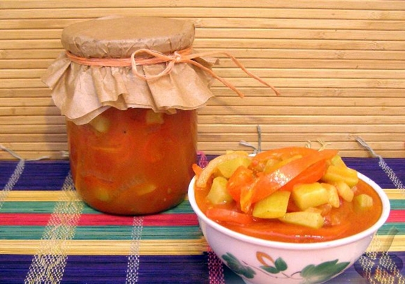 zucchini lecho in a bowl