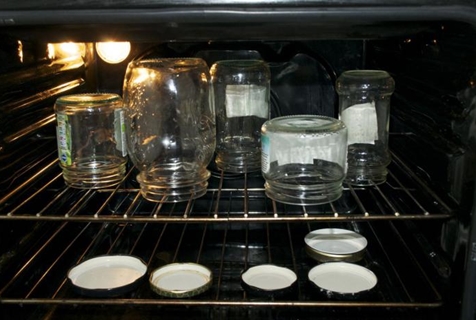 sterilization of cans in the oven