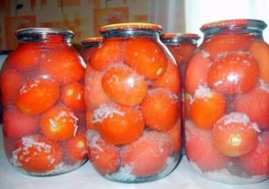 Recipe for canning tomatoes in the snow with garlic for the winter