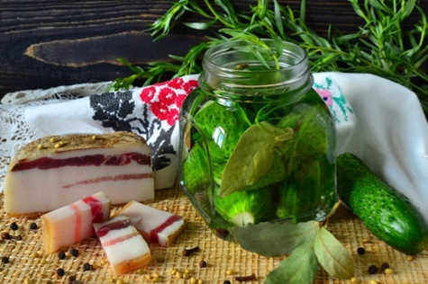 tarragon and cucumbers in a jar