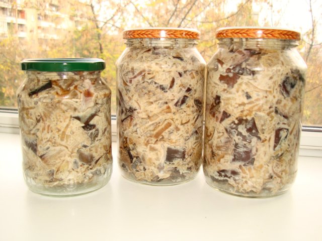 cans of eggplant with mayonnaise