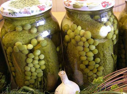 cucumbers with green peas in a liter jar