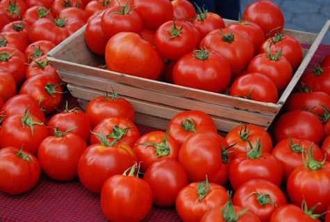 box with tomato