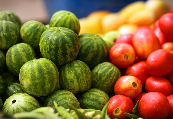 sandías con tomates