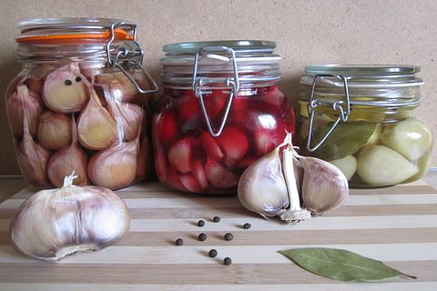 garlic with currants