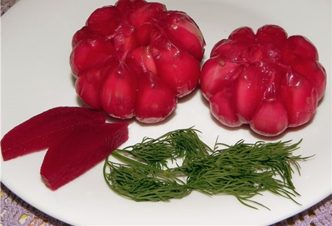 beets with garlic on a plate