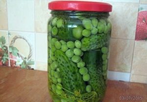 Recetas para encurtir pepinos con guisantes para el invierno.