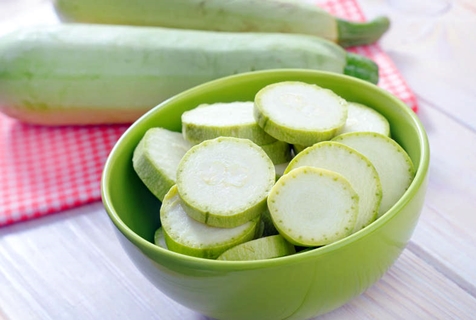 courgettes dans un bol