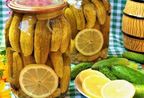 cucumbers with lemon in a bowl