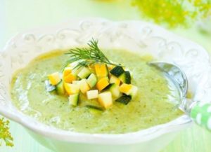 Recettes simples pour faire de la purée de courgettes pour un enfant pour l'hiver