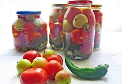 Tomates allemandes aux pommes en pots