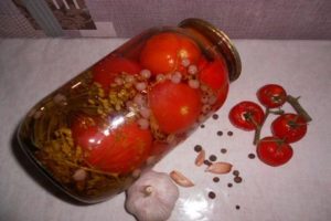 Recettes pour mariner les tomates aux groseilles rouges pour l'hiver