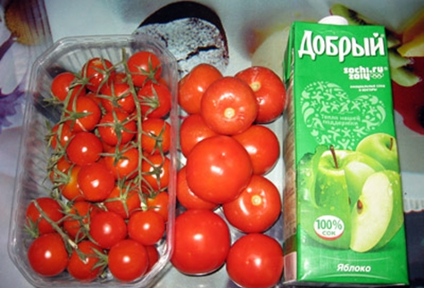 tomates y jugo de manzana