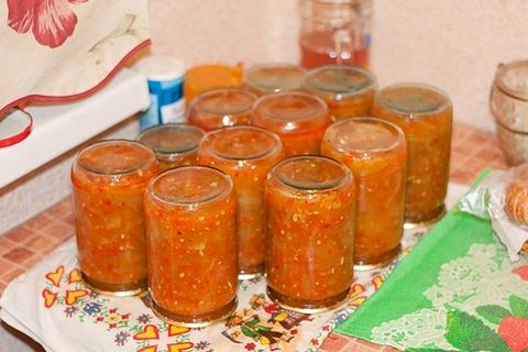 zucchini in jars